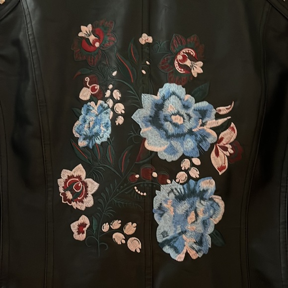 ✨Reduced NWOT LANE BRYANT faux leather moto jacket, embroidery, embellish - Plus - Picture 11 of 15